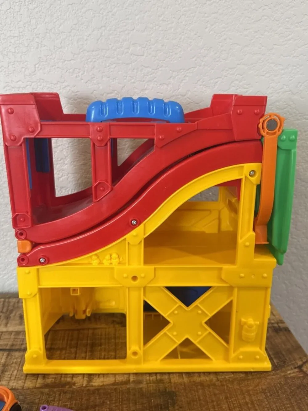 Fisher-Price Little People Fold Go Wheelies Rev N Sounds Race Track + 2 Cars